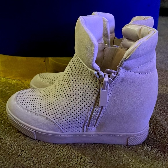 Steve Madden suede 6.5B wedge booties - Picture 3 of 7